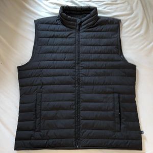 Gap cold control water resistant vest. Size Large. Black.